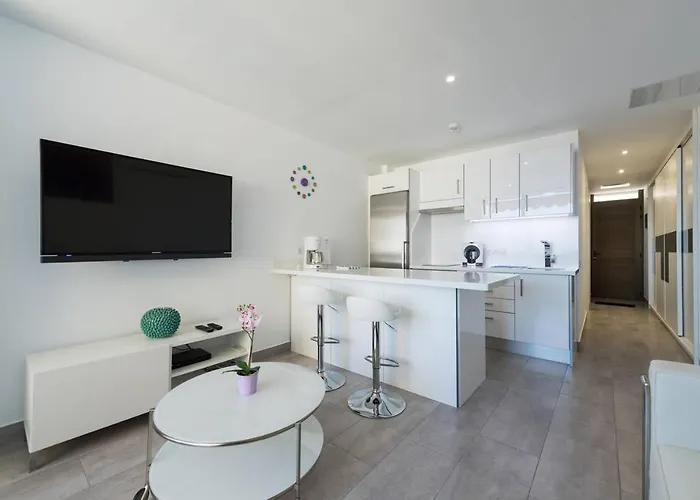 Las Arenas - Apartamento Moderno Con Vistas Al Mar Y Wifi Veloz De Fibra Optica דירה