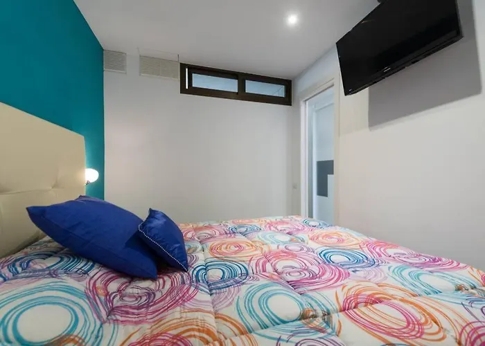 Las Arenas - Apartamento Moderno Con Vistas Al Mar Y Wifi Veloz De Fibra Optica شقة *