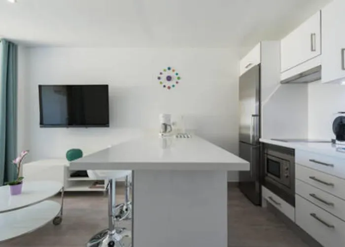 شقة Las Arenas - Apartamento Moderno Con Vistas Al Mar Y Wifi Veloz De Fibra Optica *